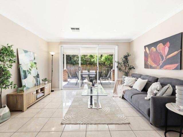 Duplex Style Townhouse with North Facing Entertainer's Courtyard