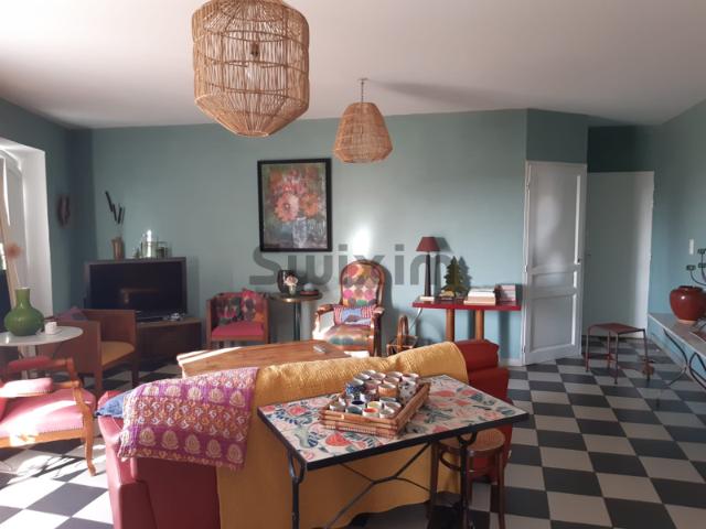 Duplex standing Ales centre