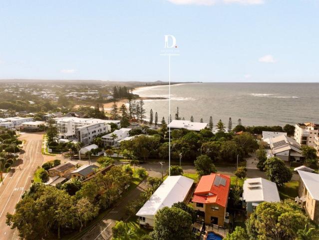 DUPLEX PAIR IN THE HEART OF MOFFAT BEACH