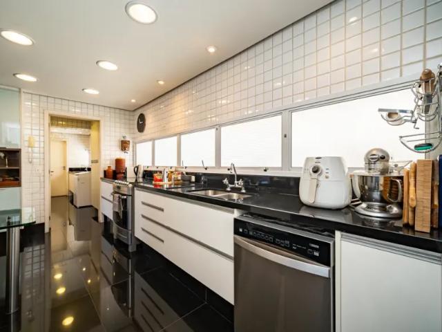 Duplex para venda e locação em Perdizes com 4 quartos, sendo 2 suítes, 222m²