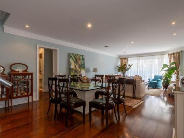 Duplex para venda em Indianópolis com 5 quartos, sendo 3 suítes, 288m²