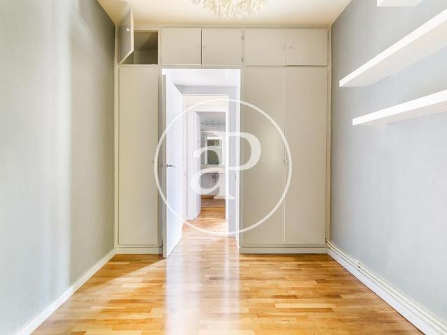 Duplex penthouse for rent in Plaza Molina