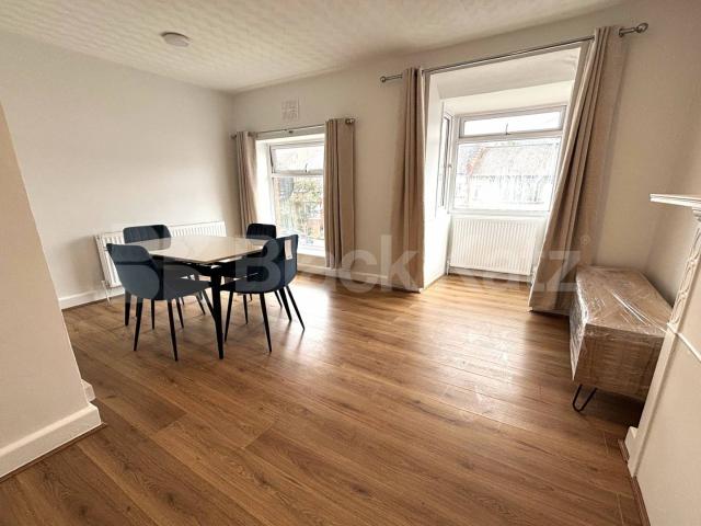 Duplex period conversion offering 860 Sq.Ft. of living & entertaining space