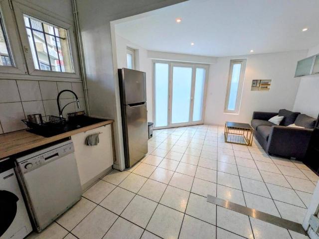 DUPLEX PLACE SAINT BRUNO
