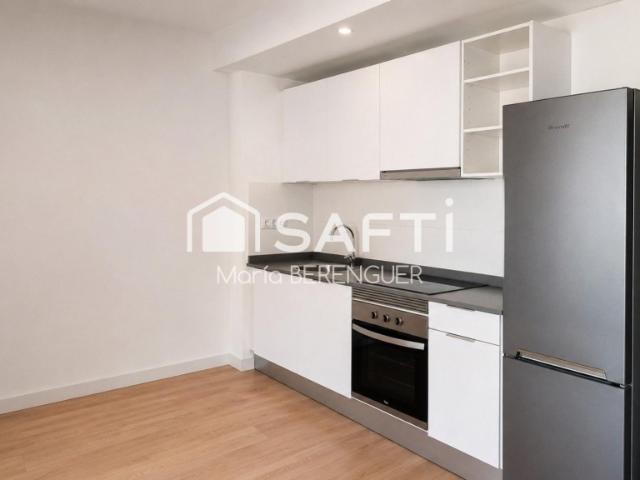 Vive en pleno centro de Manresa en un dúplex reformado, amplio y luminoso, con terraza privada de 14,55 m² y pequeño balcón