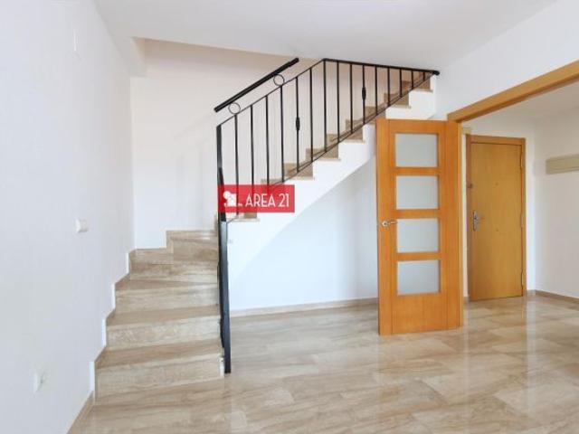 Dúplex Reformado en el Corazón de La Pobla de Vallbona