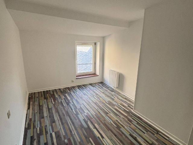 Duplex rénové meublé 2 chambres et 1 chambre ou bureau mansardé