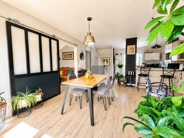 Duplex rénové avec vue panoramique, garage et deux balcons. 85m² Tresserve