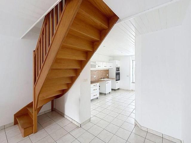 Duplex rénové de 95 m² au sol avec 3 parkings et cave