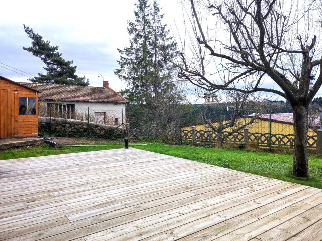 Duplex rénové de 99,30 m2 3 chambres jardin 100 m2 Saint Just Malmont