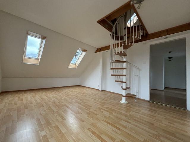 Opportunité à saisir: Duplex de 3,5 pièces partiellement rénové