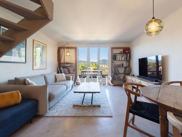 Duplex rénovée avec vue panoramique sur Port Grimaud avec gara