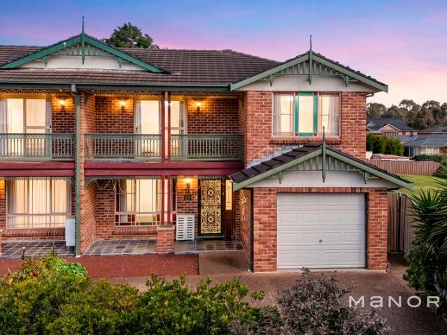 Duplex with a Swimming Pool & Walking Distance to Matthew Pearce!