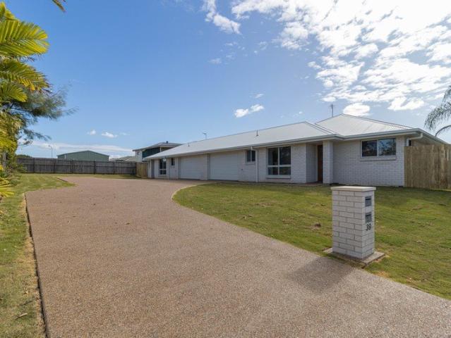 DUPLEX WITH SPACIOUS YARD