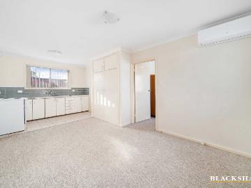 DUPLEX WITH SPACIOUS YARD
