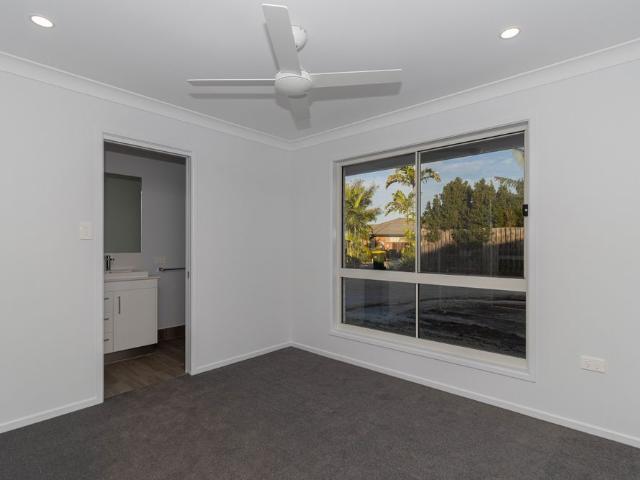 DUPLEX WITH SPACIOUS YARD