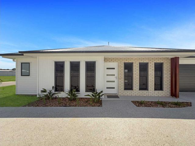 DUPLEX WITHIN WALKING DISTANCE TO THE WATER