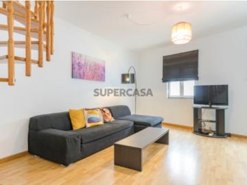 Duplex T1+1 com garagem junto à Avª da Liberdade