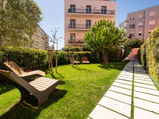 Duplex T2 com terraço privativo, estacionamento, Amoreiras