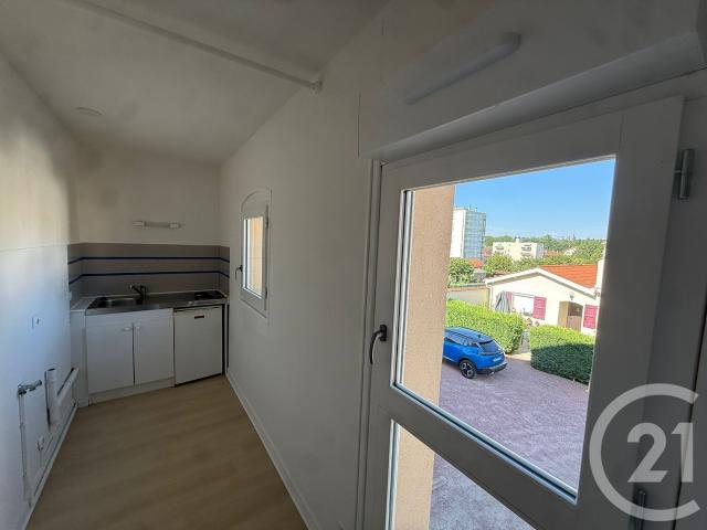 Duplex T2 à Feurs Ce charmant appartement T2 en duplex offre un cadre.