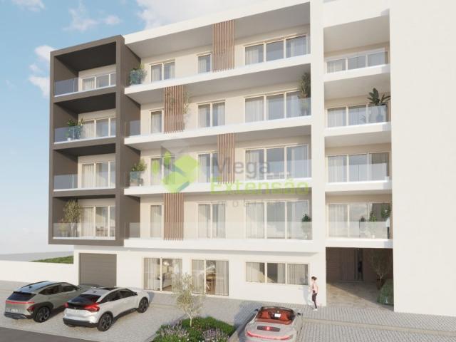 Duplex T2, em construção, centro do Cadaval, com terraço e parqueamento