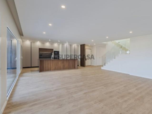 Duplex T2 novo com 2 terraços Montijo