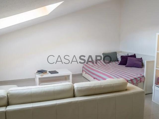 Duplex T2 para alugar em Almada