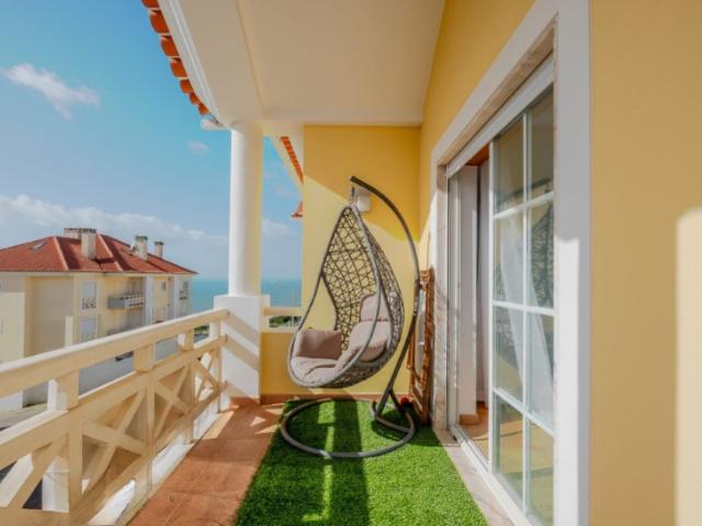 Duplex T3+1 com Vista Mar Permanente a 2 Minutos da Praia Ribeira d'Ilhas, Ericeira