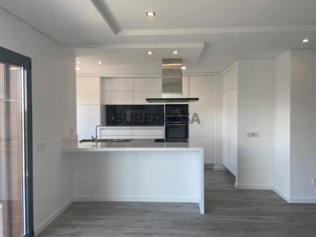 Duplex T3+1 com acabamentos de luxo. Oferta da Escritura