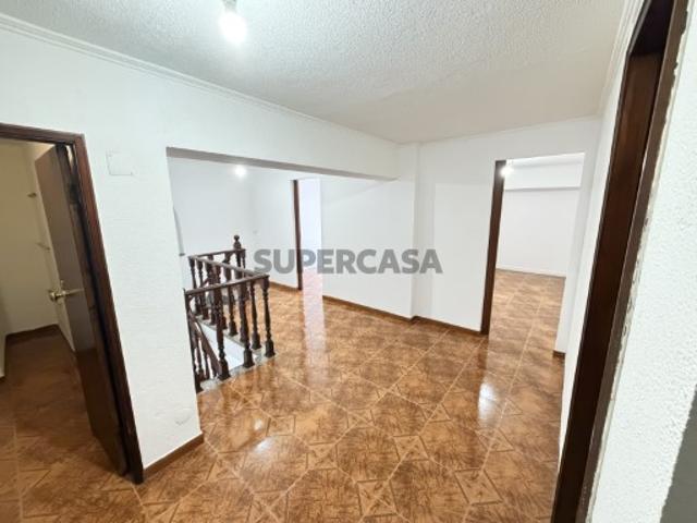 Duplex T3+1 Renovado na Costa de Caparica com Garagem e Elevador | A 10 Minutos da Praia