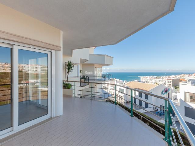 Duplex T3+1 Renovado com Vista Mar na Ericeira Sul