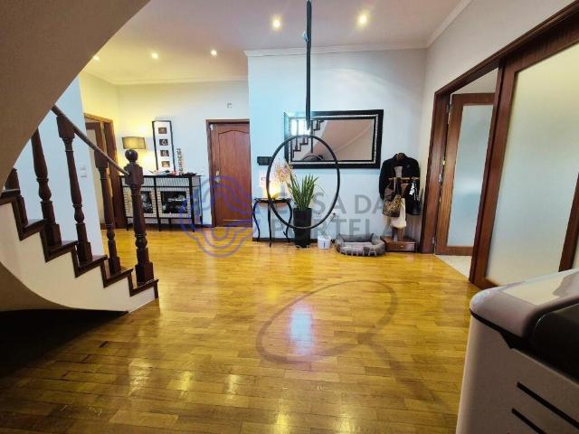 Duplex T3 com Terraço Amplo – Excelentes Áreas e Luminosidade