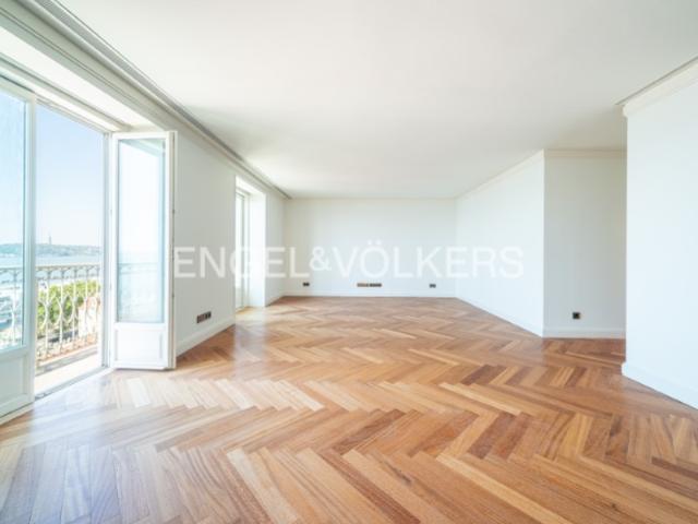Duplex T3 com vista Rio Tejo em Santa Maria Maior