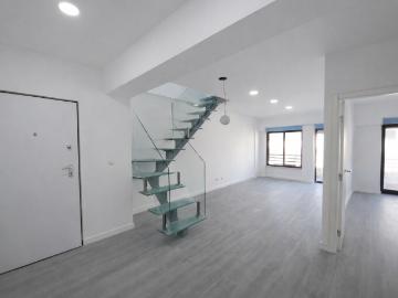 Duplex T4 Costa da Caparica, com terraço, a 300 metros da praia