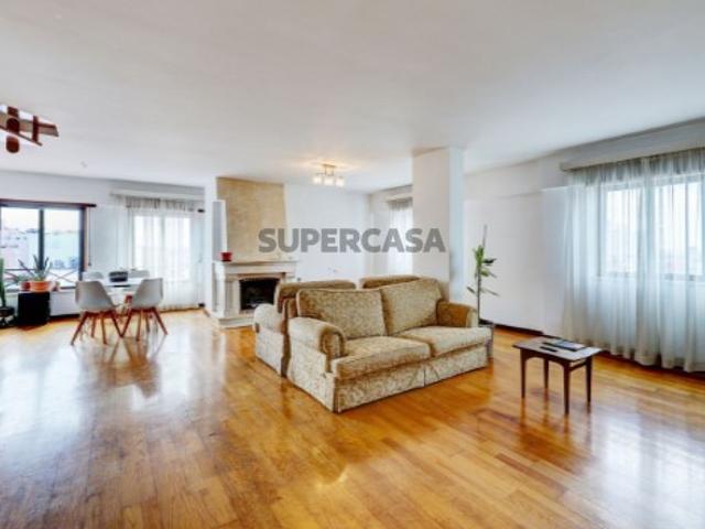 Duplex T3 em Rio de Mouro