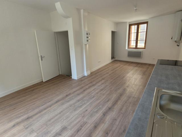 Duplex T3 rénové 67 m2 Dernier étage Proche des Halles d’Agde