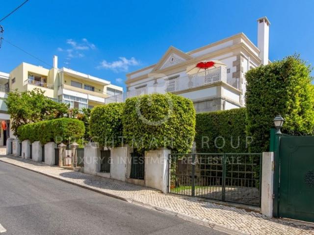 Duplex T4 com pátio privativo e garagem no Estoril