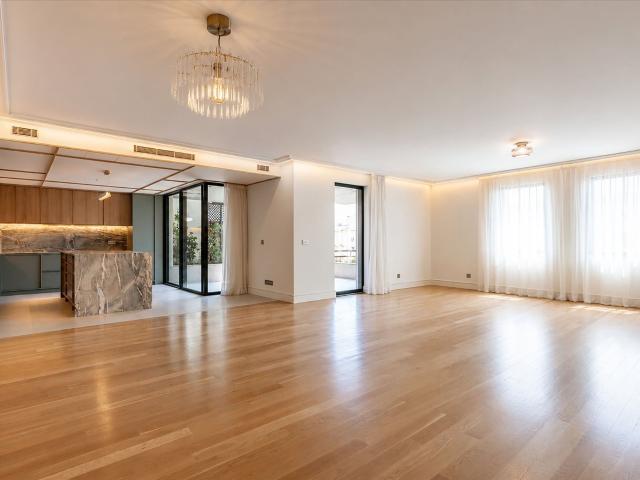 Duplex T4 com Terraços e Piscina no Pátio Bagatella, Lisboa 389m² Santo António