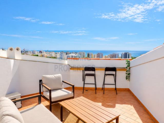 Duplex T4 com Vista Mar em Quarteira Possibilidade de Transformação em 2 Apartamentos Independentes