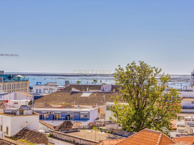 Dúplex T4 com 2 terraços, varandas e garagem – Baixa de Faro