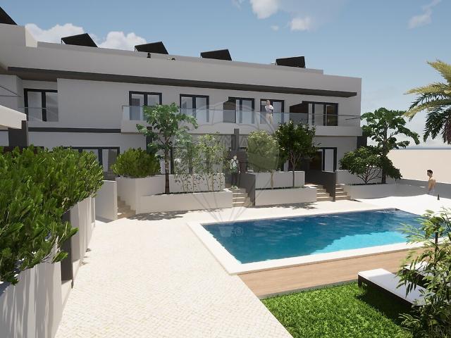 Duplex T4 à venda em Faro Sé e São Pedro, Faro RE/MAX Portugal