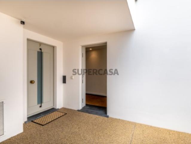 Duplex T4 de Luxo na Foz com Terraço e Vista Jardim