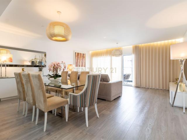 Duplex T4 em Oeiras com terraço e box 3 vagas 205m² Porto Salvo e Barcarena