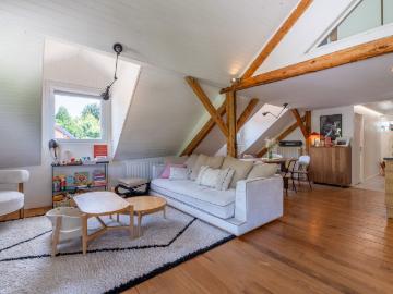 Duplex T5 entièrement rénové à proximité immédiate du centre village de Menthon Saint Bernard et du golf de Talloires
