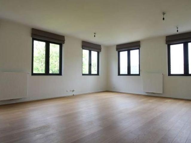 Duplex te huur in Brussel voor € 2.600 met 4 slaapkamers