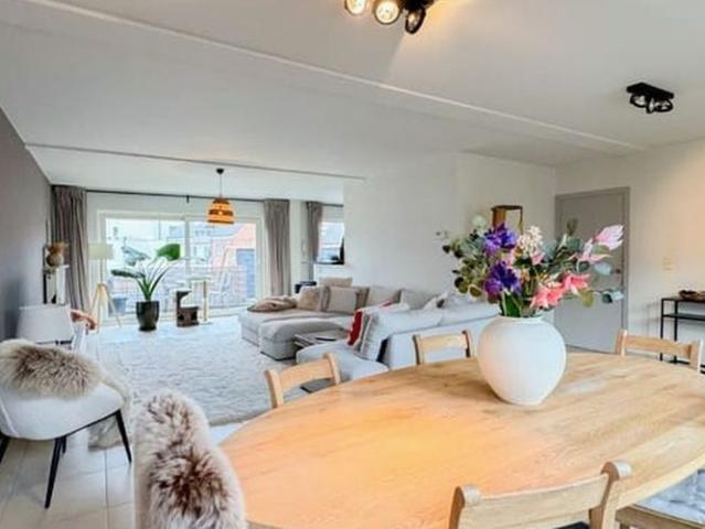 Duplex te huur in Eke voor € 1.220 met 3 slaapkamers