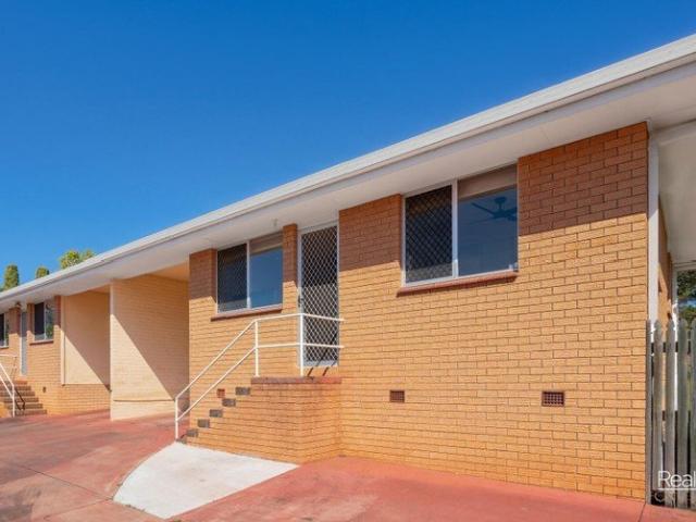 Duplex Two Incomes on one title walking distance to New Toowoomba Hospital