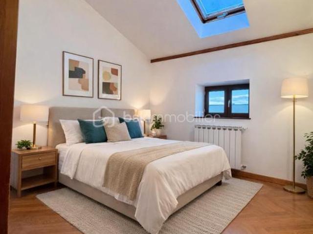 Duplex type 4 au coeur du village avec cachet