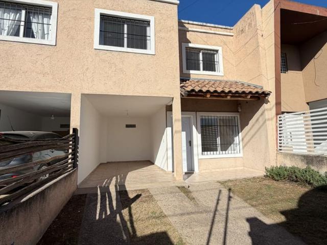 Duplex zona Lomas del Chateau, EXCELENTE ZONA!