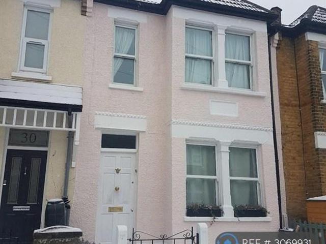 Dupont Road, London, SW20 2 bed terraced house to rent £2,950 pcm £681 pw